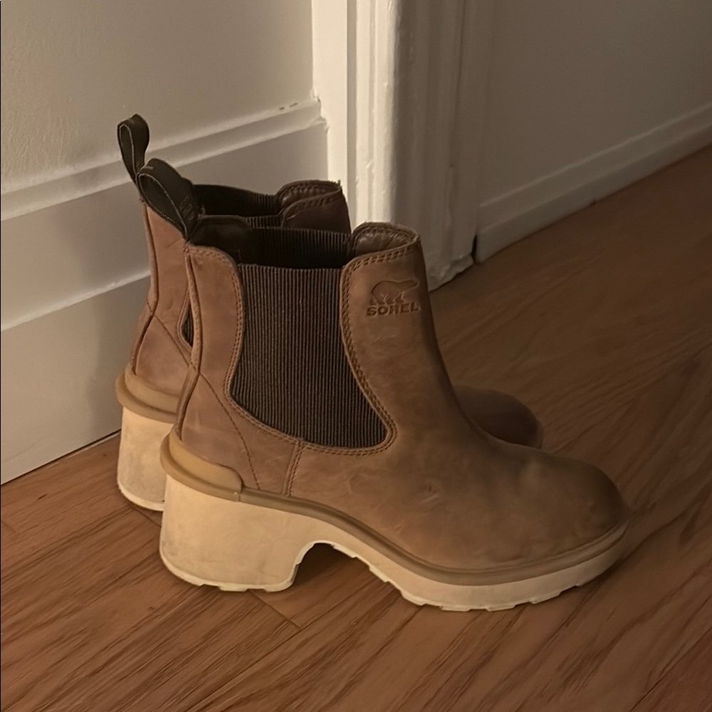 Sorel Women's Brown Chelsea Boots